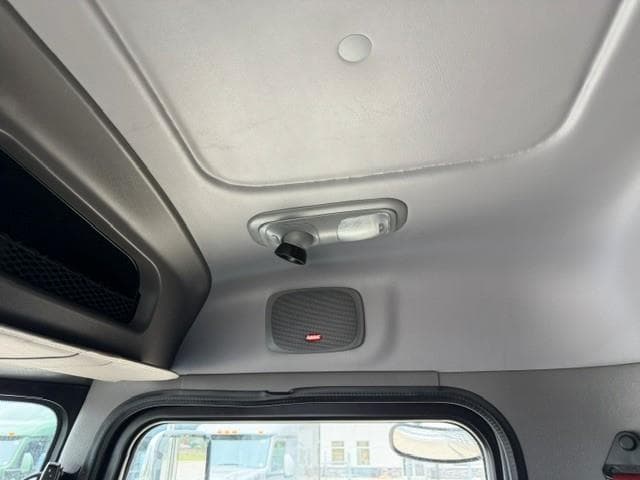 2022 Peterbilt 389 — photo 34