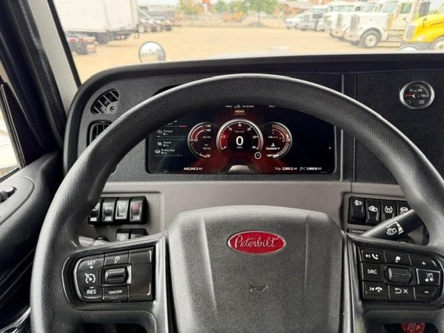 2022 Peterbilt 389 — photo 40