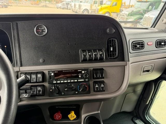 2022 Peterbilt 389 — photo 43