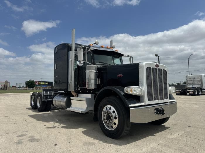 2020 Peterbilt 389 — photo 2