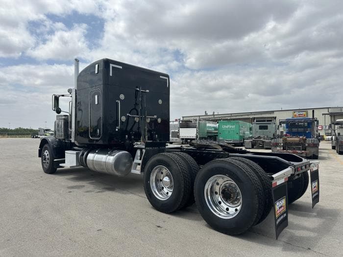 2020 Peterbilt 389 — photo 6