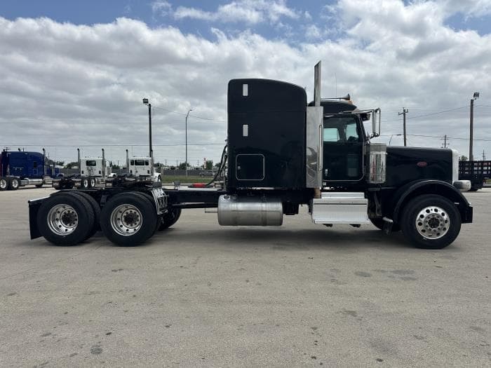 2020 Peterbilt 389 — photo 9