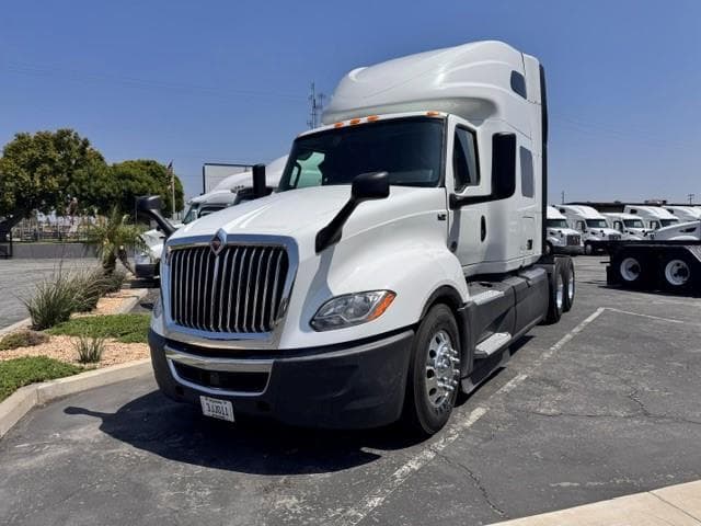 2024 International LT — photo 2