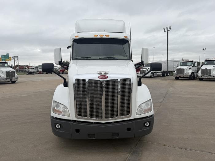 2020 Peterbilt 579 — photo 9
