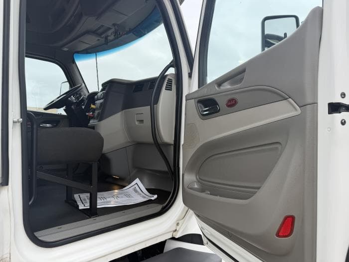 2020 Peterbilt 579 — photo 23