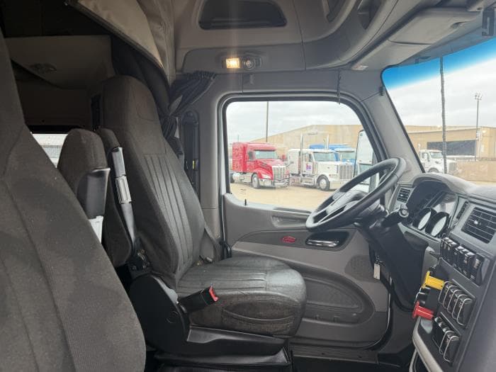 2020 Peterbilt 579 — photo 24