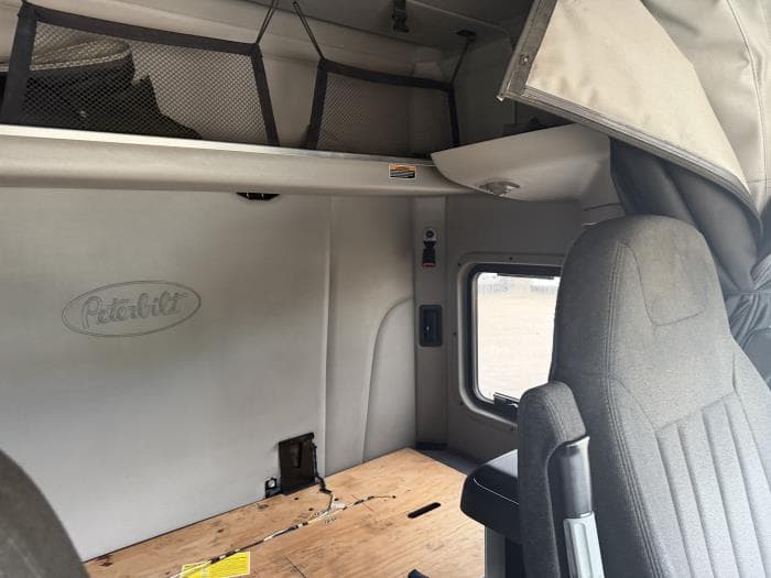 2020 Peterbilt 579 — photo 31