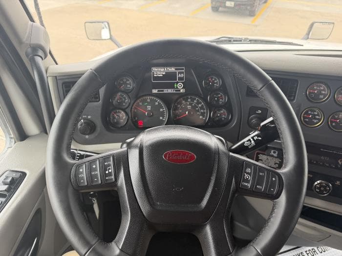 2020 Peterbilt 579 — photo 35