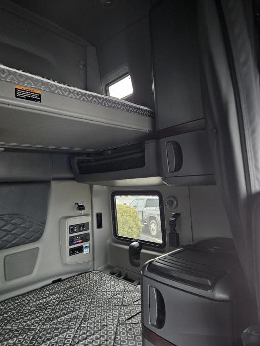 2025 International LT — photo 9