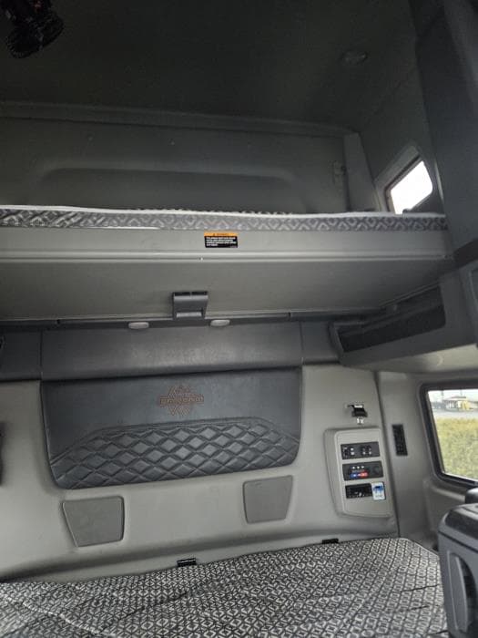 2025 International LT — photo 10