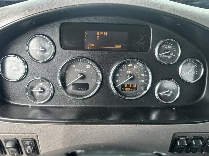 2020 Peterbilt 337 — photo 11