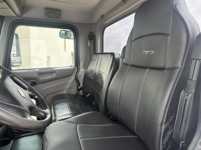 2020 Peterbilt 337 — photo 14