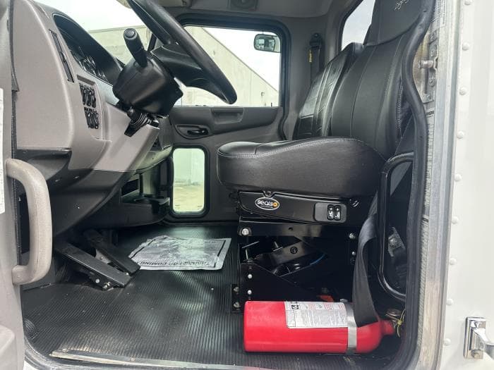 2020 Peterbilt 337 — photo 15