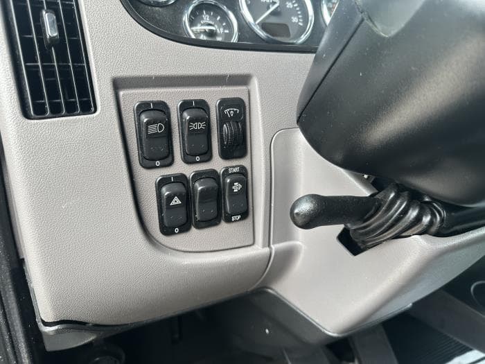 2020 Peterbilt 337 — photo 16
