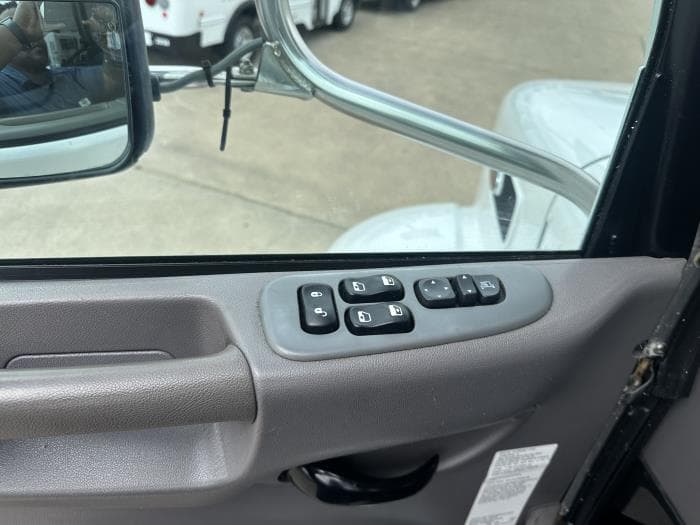 2020 Peterbilt 337 — photo 17