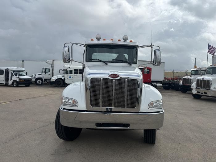 2020 Peterbilt 337 — photo 4