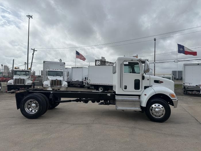 2020 Peterbilt 337 — photo 5