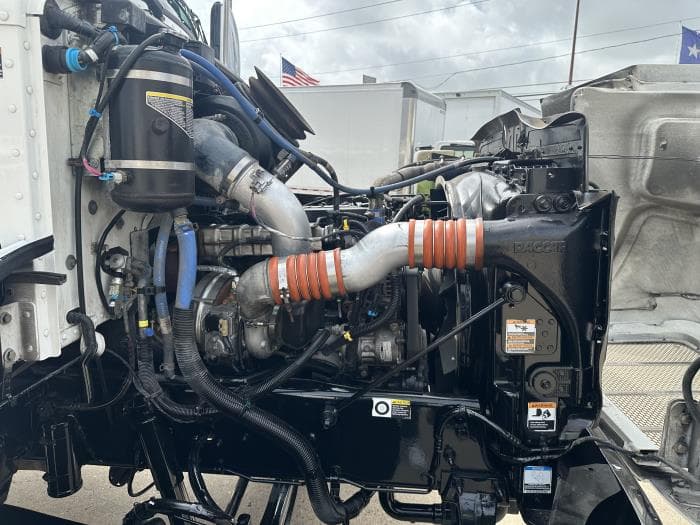 2020 Peterbilt 337 — photo 24