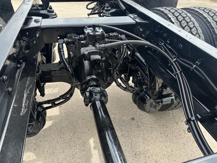 2020 Peterbilt 337 — photo 26