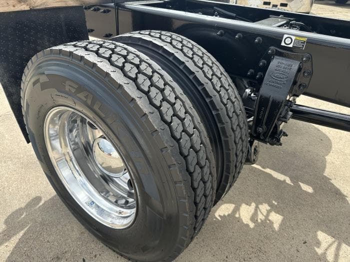 2020 Peterbilt 337 — photo 27