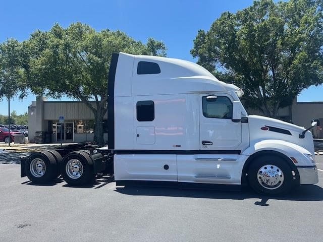 2026 Peterbilt 579 — photo 7