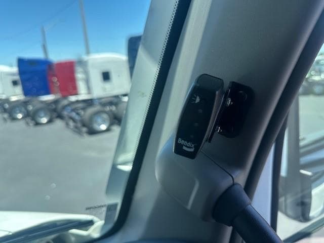 2026 Peterbilt 579 — photo 31