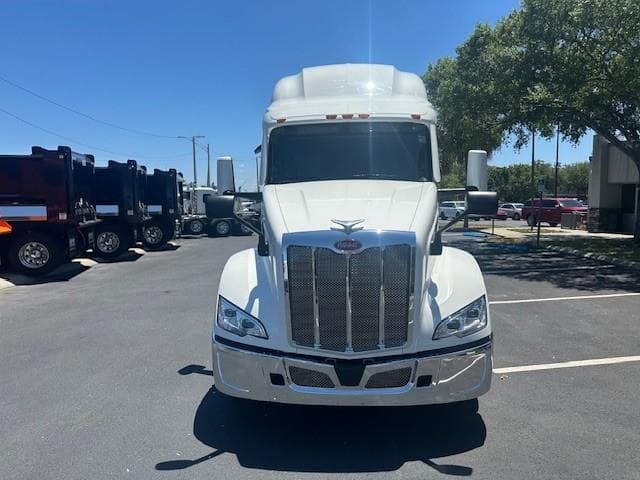 2026 Peterbilt 579 — photo 9