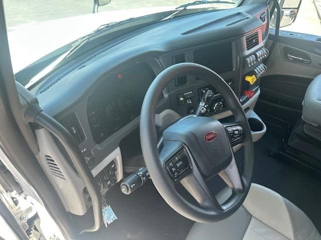 2026 Peterbilt 579 — photo 13