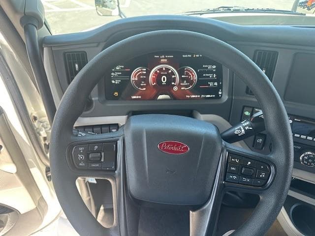 2026 Peterbilt 579 — photo 14