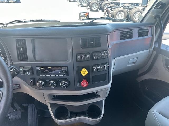 2026 Peterbilt 579 — photo 15