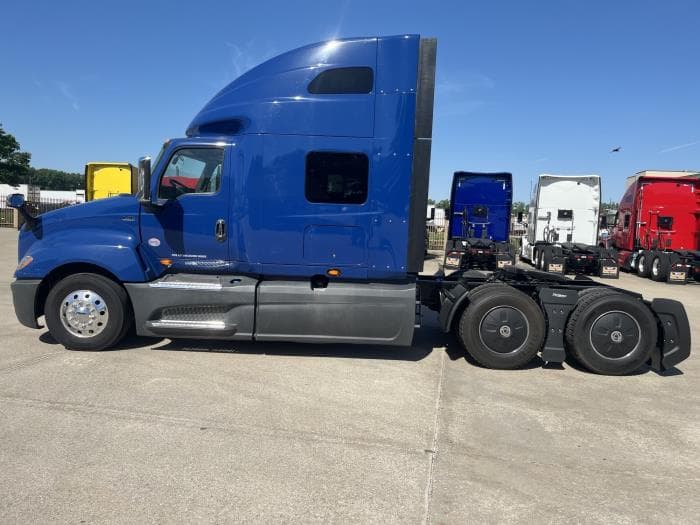 2022 International LT — photo 4