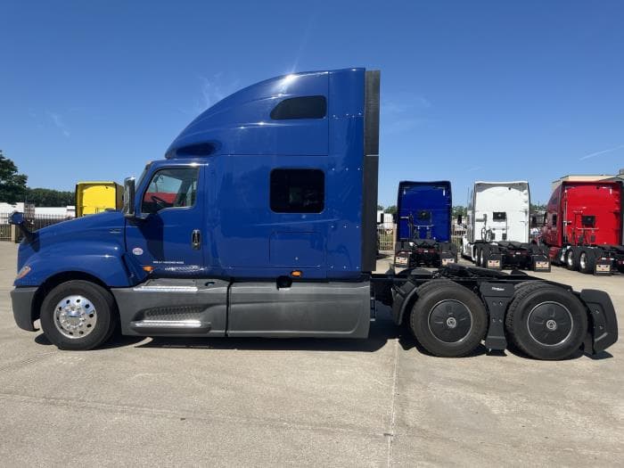 2022 International LT — photo 5