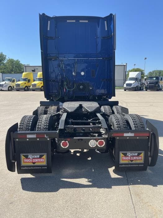 2022 International LT — photo 6