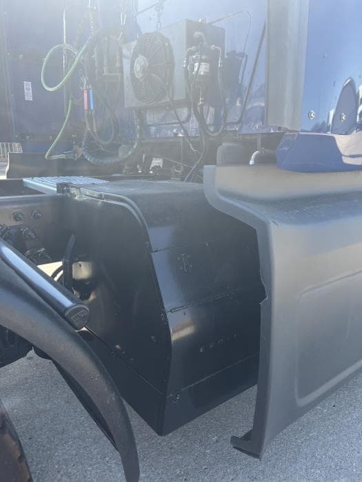 2022 International LT — photo 7