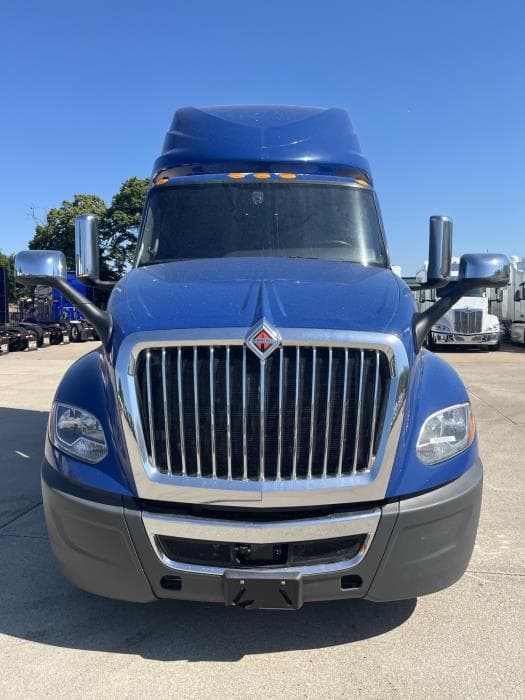2022 International LT — photo 9