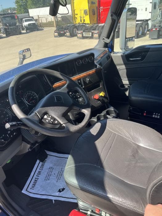 2022 International LT — photo 15