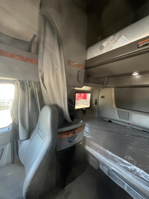 2022 International LT — photo 16