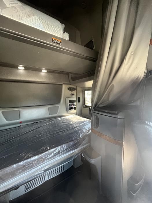2022 International LT — photo 17