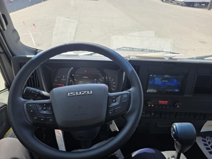 2027 Isuzu NRR — photo 13