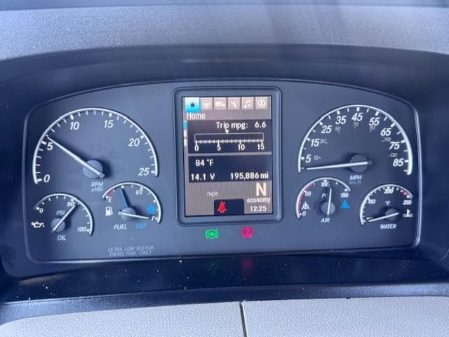 2019 Freightliner Cascadia — photo 11