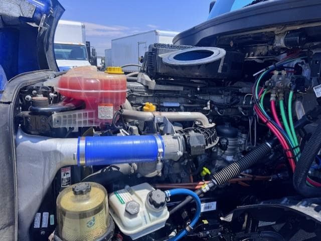 2019 Freightliner Cascadia — photo 13