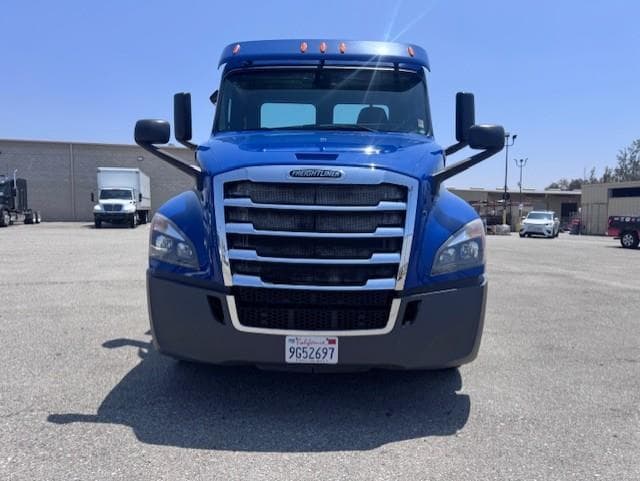 2019 Freightliner Cascadia — photo 3