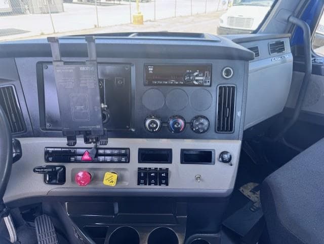 2019 Freightliner Cascadia — photo 12