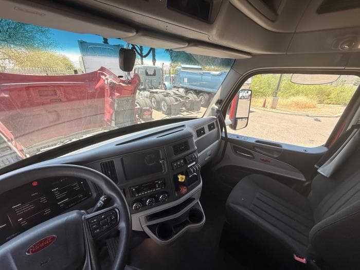 2022 Peterbilt 579 — photo 13