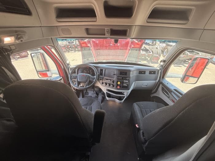 2022 Peterbilt 579 — photo 16