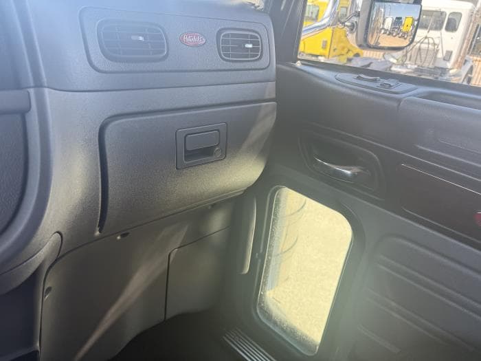 2022 Peterbilt 389 — photo 8