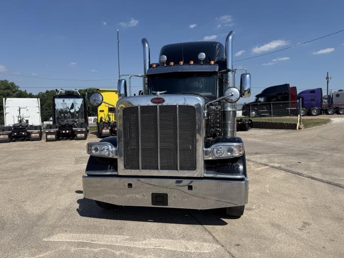 2022 Peterbilt 389 — photo 21