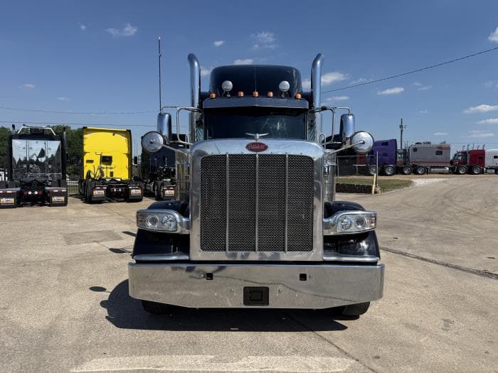 2022 Peterbilt 389 — photo 22
