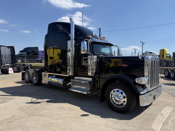 2022 Peterbilt 389 — photo 26