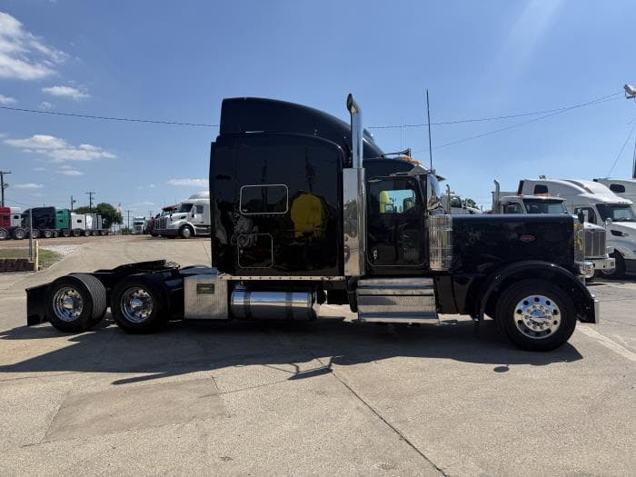2022 Peterbilt 389 — photo 29